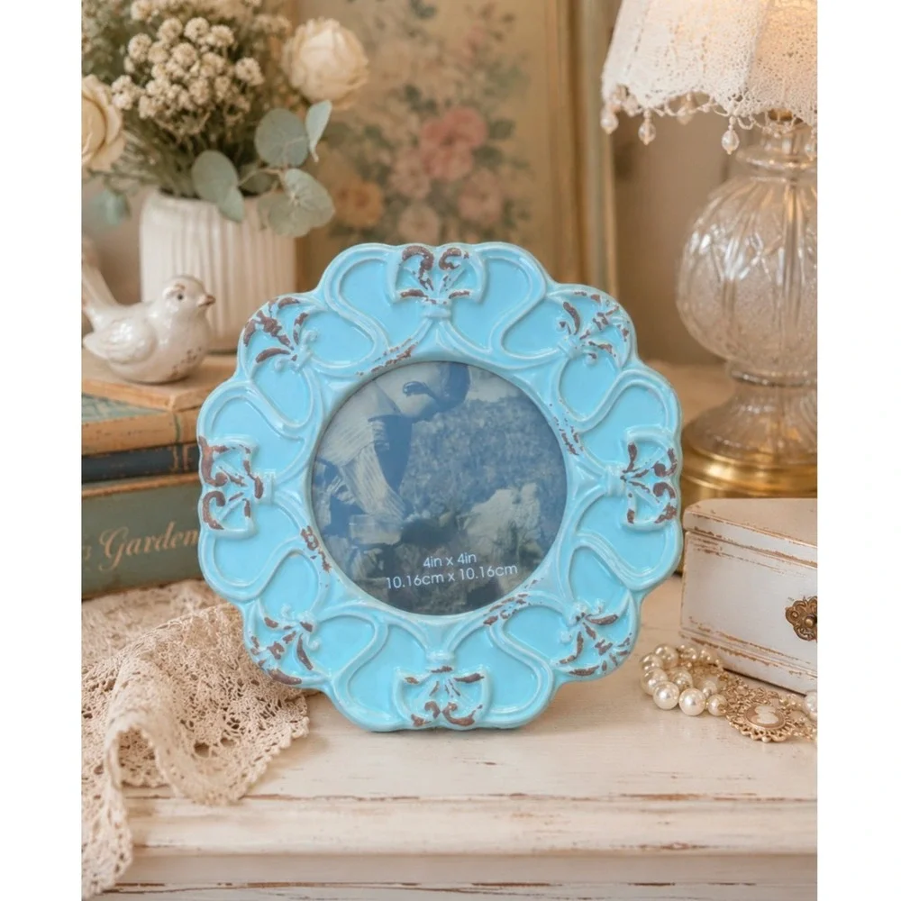 Vintage Shabby Chic Round Picture Frame Distressed Blue Ornate Scalloped